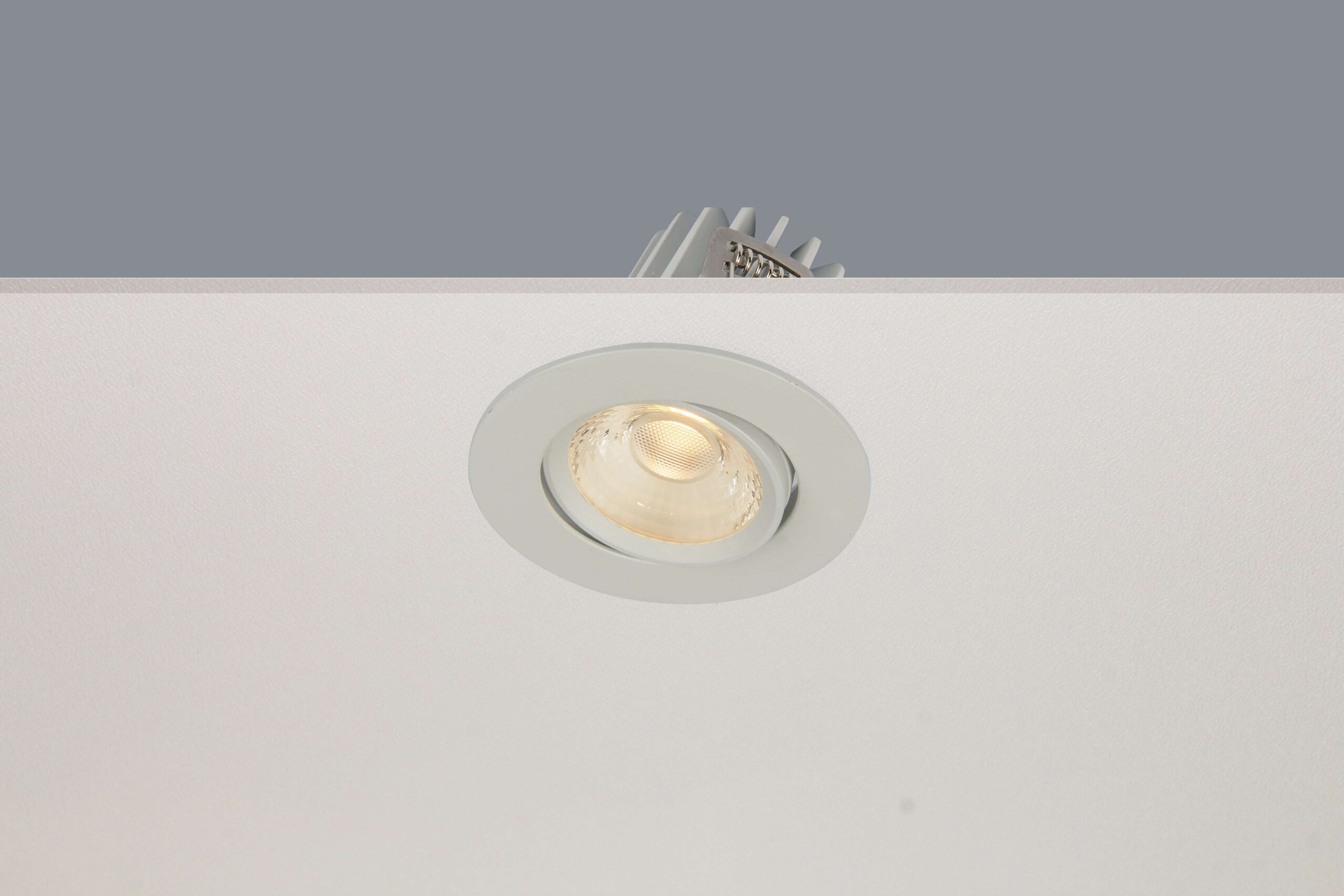 DL wit rond dimbaar ins.moveable 8W IP44 2700K 36? z.driver